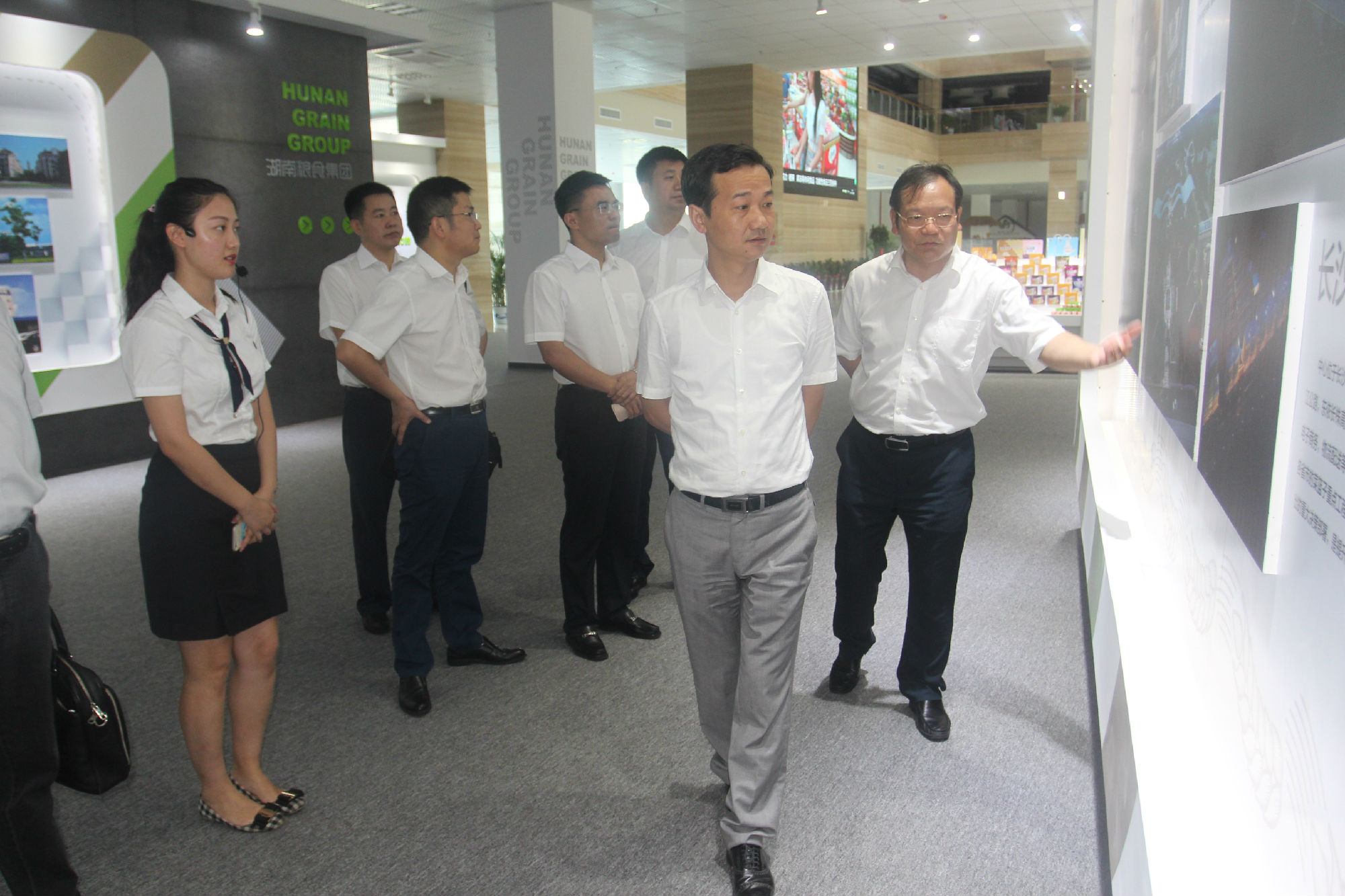 现场参观.JPG